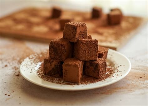 チョコレート すぐできる お菓子 ～なぜ私たちはチョコレートに夢中になるのか？～