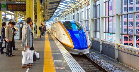 東京駅から長岡駅 新幹線：時空を超える旅の物語